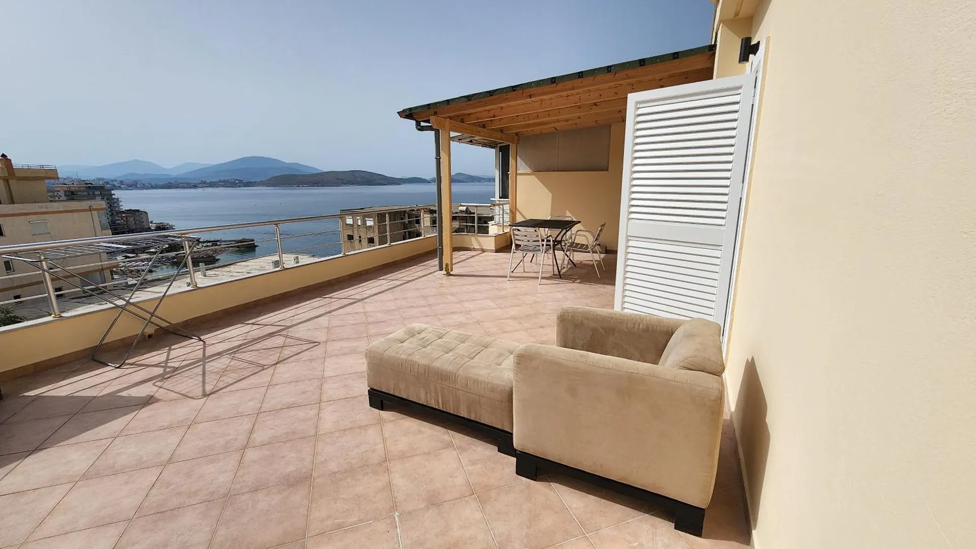 Glen'S Rooftop Sarandë 公寓